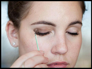 Women make-up swab with what is best?